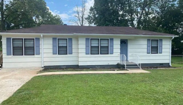 Clean, spacious home minutes from downtown Birmingham, AL