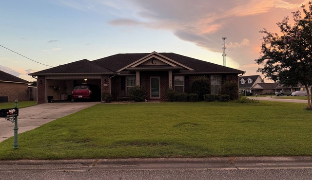 Clever's Corner 4-bedroom house in Lillian close to beaches and attractions