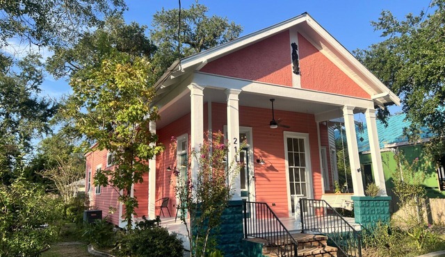 Close to Beach, Depot District, Renovated Historic Home, WiFi, Near restaurants