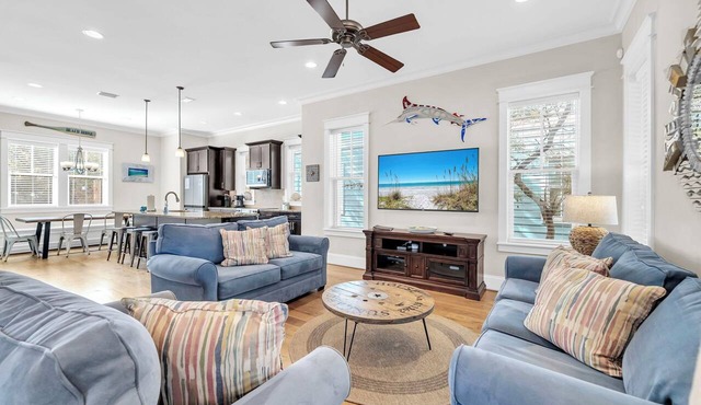 Close to Trails and Lakes with Shared Pool