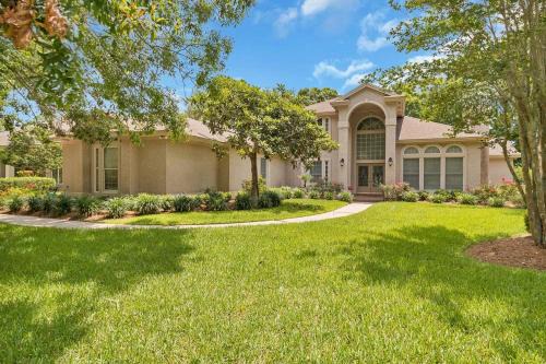Club Views - Pet-friendly 5BR w pool & BBQ patio