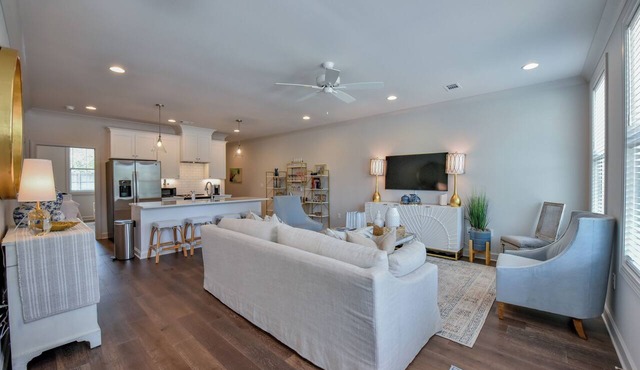 Coastal Tide - Luxury Townhome - Book for Football Season!
