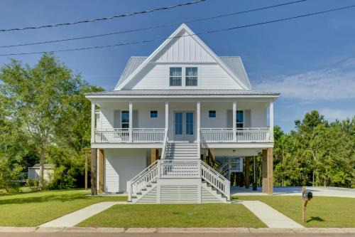 Coastal Waveland House 1/2 Block to Pub Beach