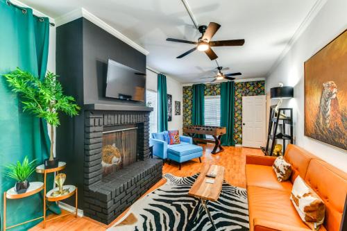 Colorful Baton Rouge Home: Deck, Grill & Fire Pit