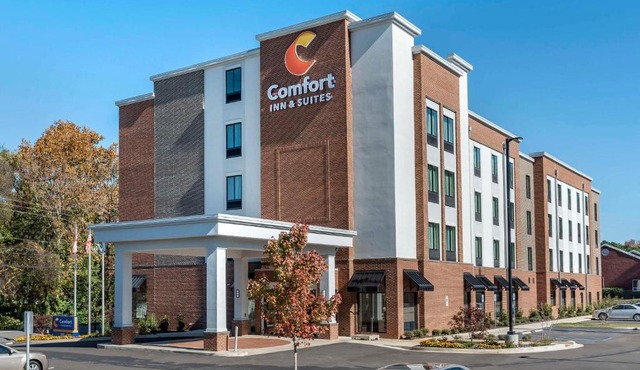 Comfort Inn & Suites Downtown near University