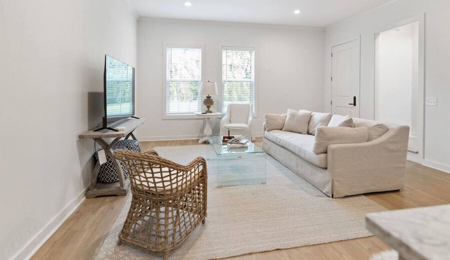 Comfortable 3BR Stay - Pool - Beach Nearby
