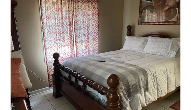 Comfortable guest unit, bedroom(1) and bathroom(1)