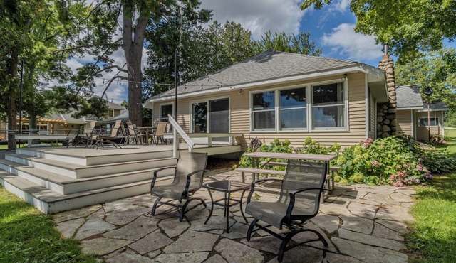 Comfortable Home on Lake Leelanau - Four Feathers