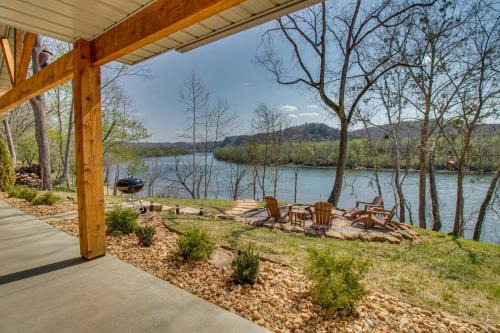 'CopperTop Cabin' Waterfront White River Retreat