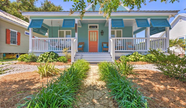 Cottage w/Porch - 3 Min Walk to Bay St Louis