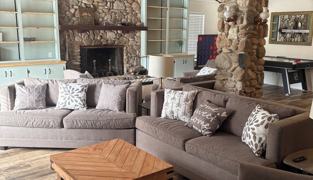 Country Home, 4 Bed, 3.5 Bath, Pet Friendly