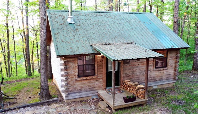 Couples Getaway Near Hot Springs-Jacuzzi and Hot Tub Overlooking Mountains!