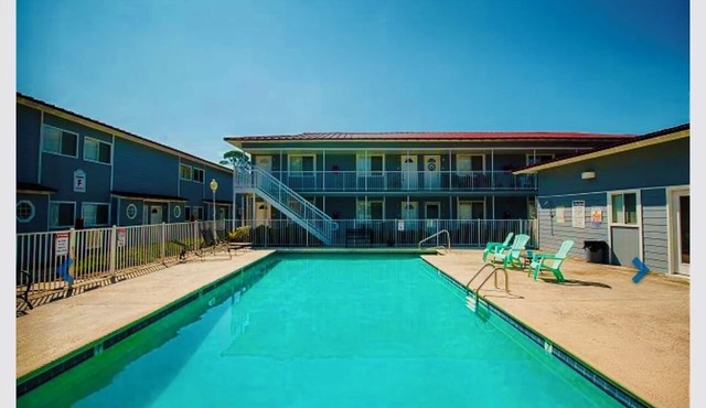 Cozy 1-bedroom condo in beautiful Biloxi with fitness room and 2 swimming pools