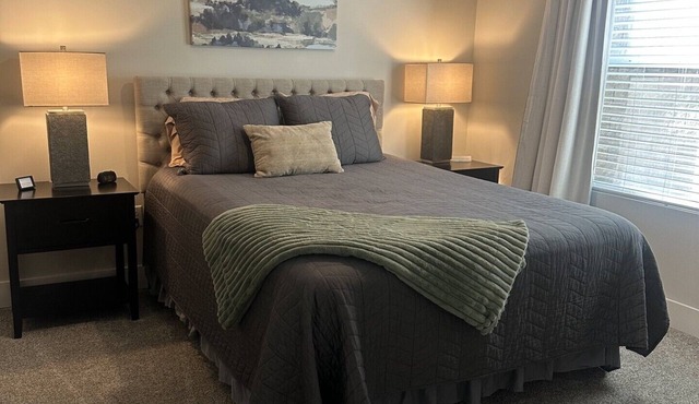Cozy 2 bedroom/2 bath condo, on the first floor close to campus in Tuscaloosa