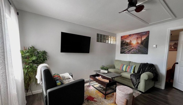 Cozy 2-bedroom house in beautiful New Orleans with AC, WiFi