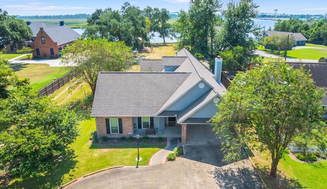 Cozy 3 BR Riverfront home in Westlake just minutes from downtown Lake Charles