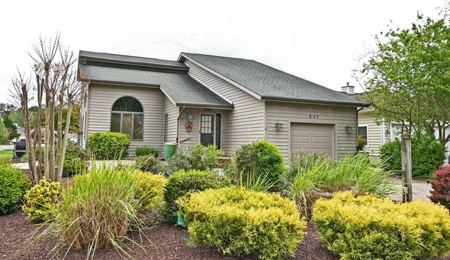 Cozy 4 bed Beach Cottage near Bethany Beach! Wifi Available, Beach Town, Trolley, Shopping and more! in Bethany Beach