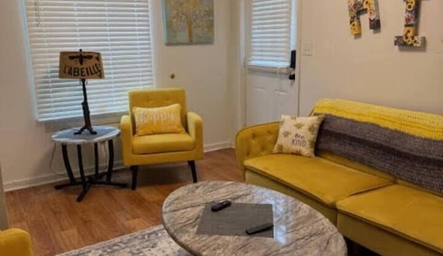 Cozy Apt- Centrally located