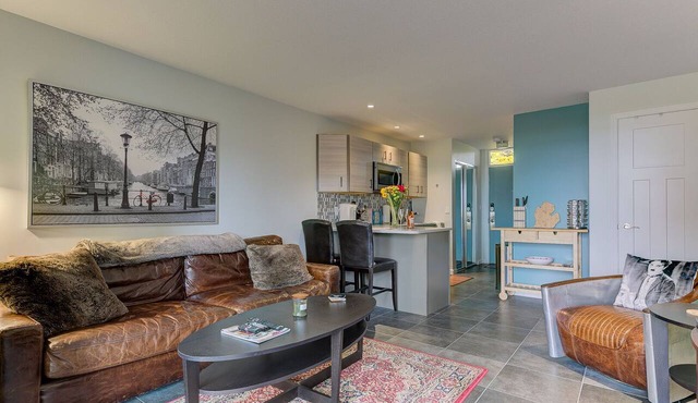 ☀ Cozy Aviation ✈ Style Lake View Condo @ The Shores