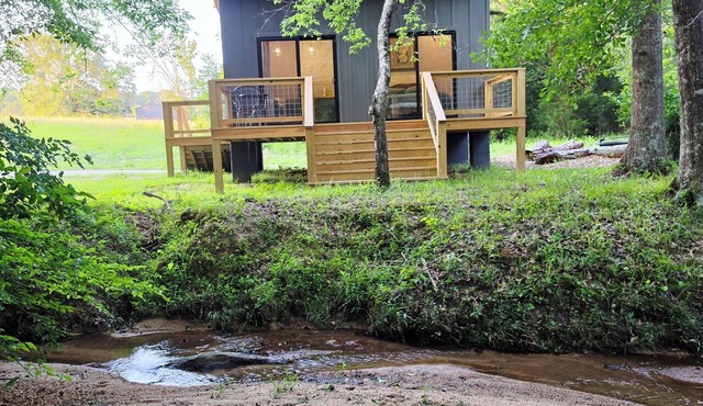 Cozy cabin by the creek!