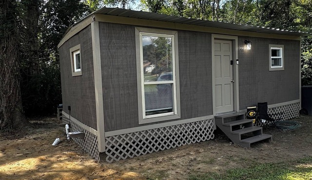 Cozy Cabin Guest Home Just 5 Minutes Walking To GSU