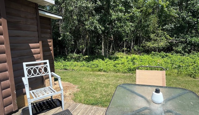 Cozy cabin in Riverdale with outdoor adventures near bike trails and the casino.