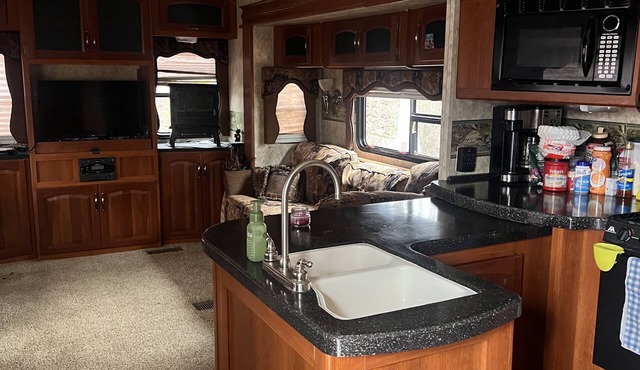 Cozy camper trailer with great views of the sky. Fire pit great for entertaining