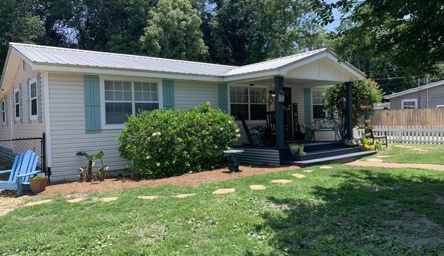 Cozy Coastal Cottage< 3miles From Historic Dwtn Apalachicola, A Sweet Retreat!