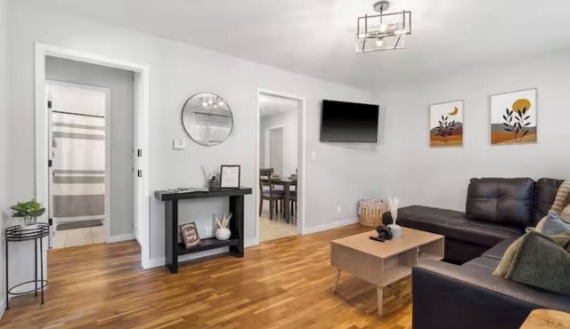 Cozy&Convenient Modern Home Private Fenced Yard in Springfield