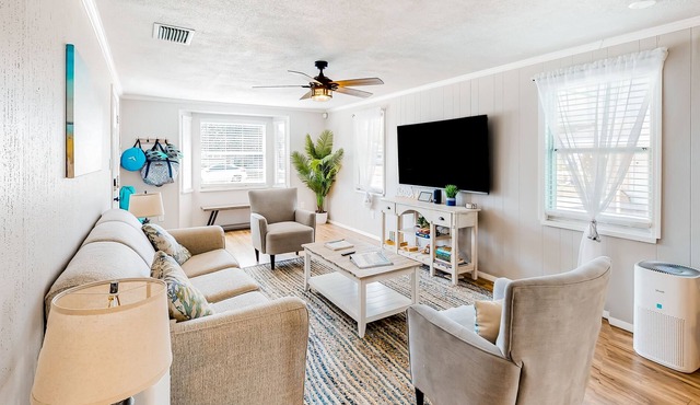 Cozy Cottage Getaway | House in St. Augustine with pool & W/D - dog-friendly