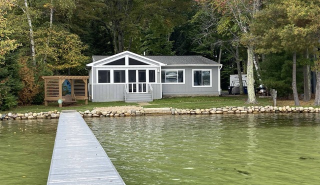 Cozy Cottage on a beautiful 2,000 acre lake.