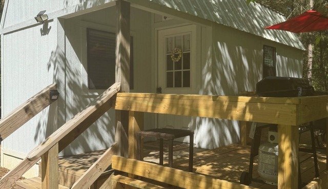 Cozy fisherman cabin step from Lake Sam Rayburn