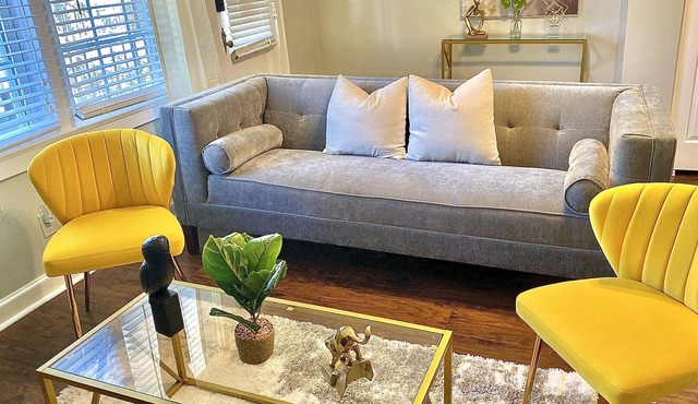 Cozy, Historic and Luxurious 2bd/1ba Duplex Apt