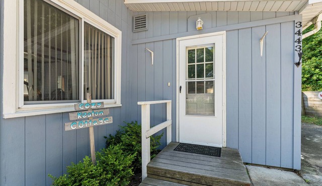 Cozy Keaton Cottage | Steps away from Lake MI