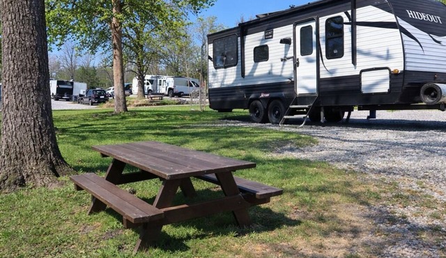 COZY PONDSIDE HIDEOUT NEAR JOPLIN MISSOURI in Carthage