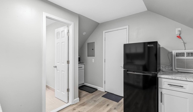 Cozy & Quiet Studio Flat in Historic Mount Clemens