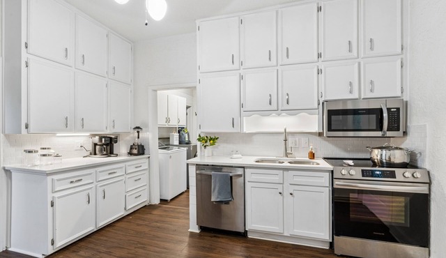 Creekside Newly Remodeled 3-bed home! BUCK-EES, OUTLETS, BARBER MS & BASS PRO!’
