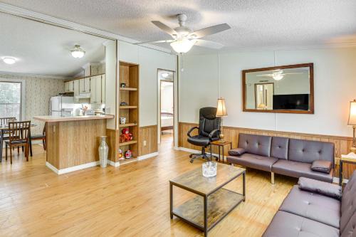Crescent City Home w/Charcoal Grill: Near 3 Lakes