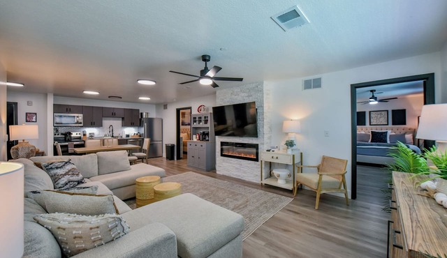 Critter's Cove-Book for graduation & football weekends! Complex Pool & more!