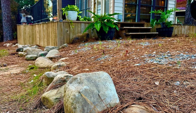 Curated 1-bedroom bungalow near Lake Darbonne with cozy porch fire pit!