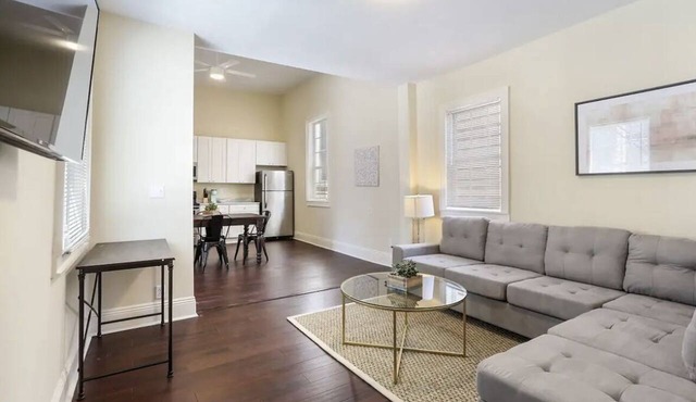 Cute 1bed 1bath Walk to French Q, Bourbon St & Jazz venues. Free street parking