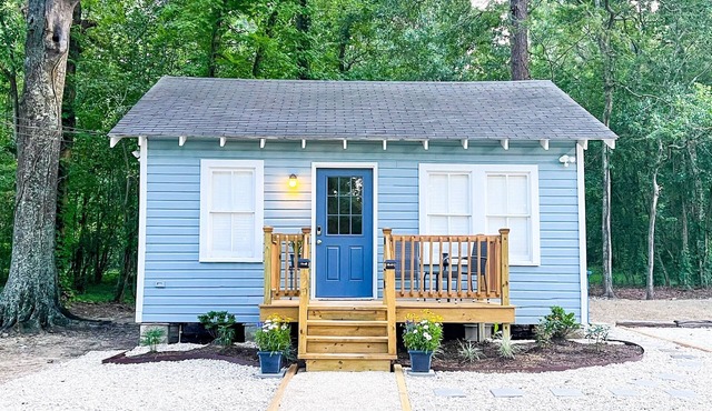 Cute & Cozy Modern Cottage on Bayou; Central Lafayette