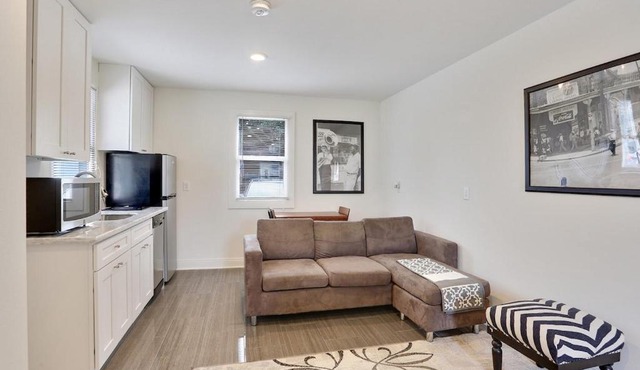 Cute Studio 7blocks from French Q steps to Jazz venues, free gated parking included