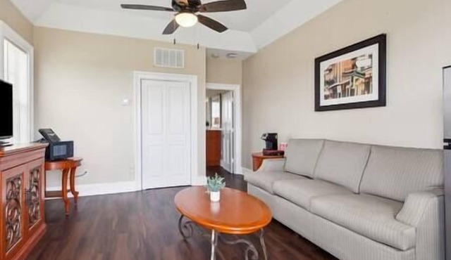 Cypress Cottage St.1