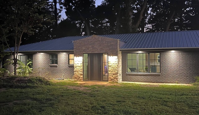 Cypress Haven - Completely remodeled, luxury lake front house on Lake Bruin