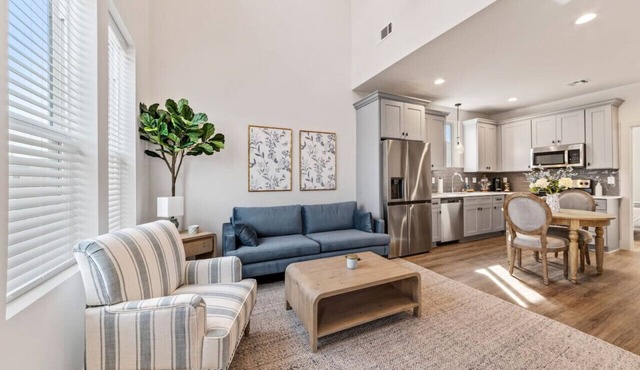 Cypress House/Cajun luxury/KING bed/Near Airport