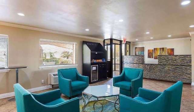 Days Inn by Wyndham Foley - North Gulf Shores