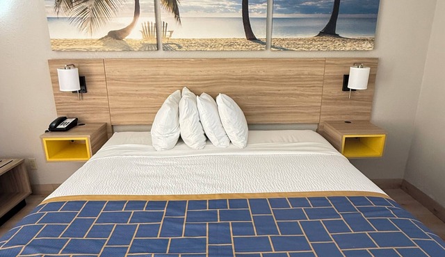 Days Inn by Wyndham Shorter