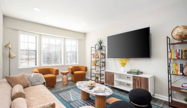 Decatur Dwelling Delight