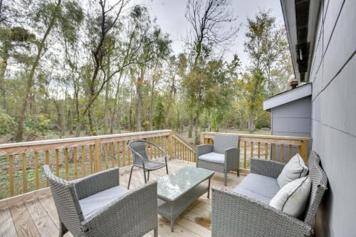 Deck, Yard & Outdoor Dining: Destrehan Getaway!